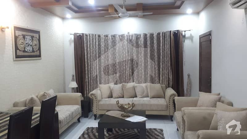 علامہ اقبال ٹاؤن لاہور میں 5 کمروں کا 10 مرلہ مکان 2.3 کروڑ میں برائے فروخت۔