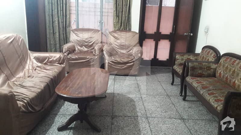 ماڈل ٹاؤن لاہور میں 4 کمروں کا 10 مرلہ مکان 75 ہزار میں کرایہ پر دستیاب ہے۔