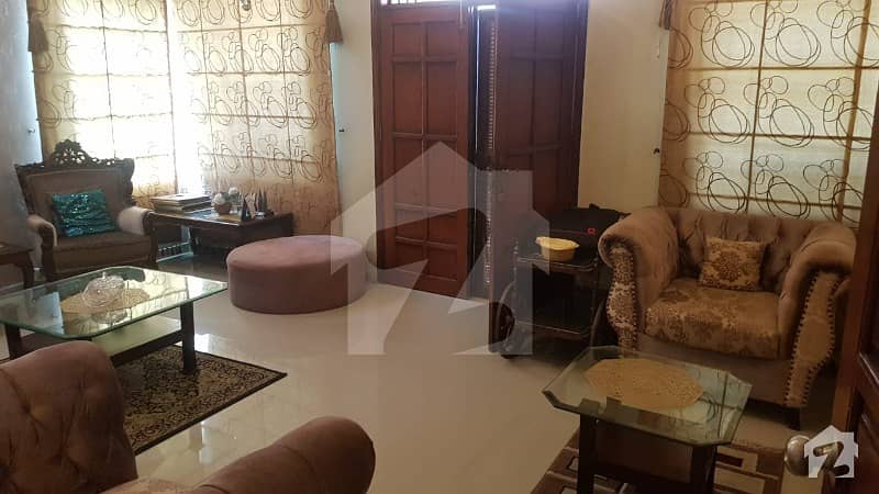 کلفٹن ۔ بلاک 2 کلفٹن کراچی میں 3 کمروں کا 9 مرلہ بالائی پورشن 3.5 کروڑ میں برائے فروخت۔