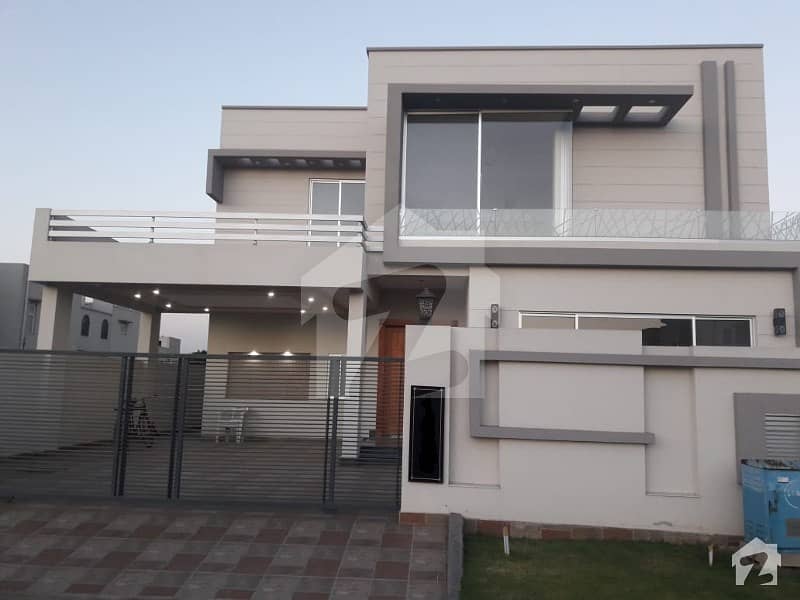 Lake City 1-kanal Brand New Bungalow Is Us Up For Sale