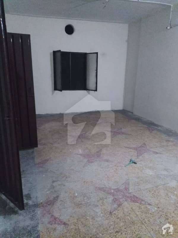 Cantt 900  Square Feet Upper Portion Up For Rent