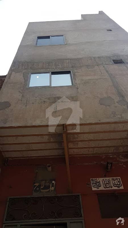 ہجویری ٹاؤن فیصل آباد میں 4 کمروں کا 2 مرلہ مکان 40 لاکھ میں برائے فروخت۔