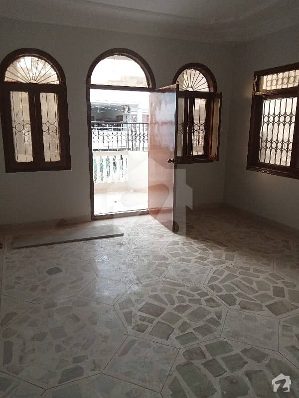 گلستانِ جوہر کراچی میں 9 کمروں کا 16 مرلہ مکان 5.3 کروڑ میں برائے فروخت۔