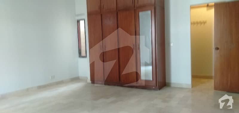 Bungalow Near By Phase 4 For Rent - 200 Sq Yd Years 4  Drawing And Dining Room