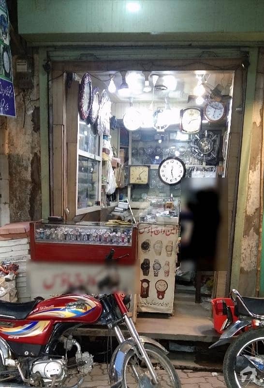 مسلم بازار سرکلر روڈ سیالکوٹ میں 1 مرلہ دکان 1.2 کروڑ میں برائے فروخت۔