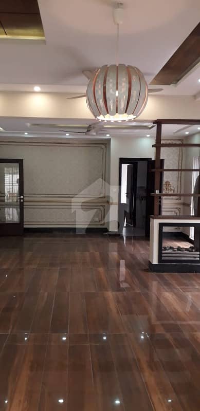 ماڈل ٹاؤن ۔ بلاک ایچ ماڈل ٹاؤن لاہور میں 5 کمروں کا 1 کنال مکان 8 کروڑ میں برائے فروخت۔