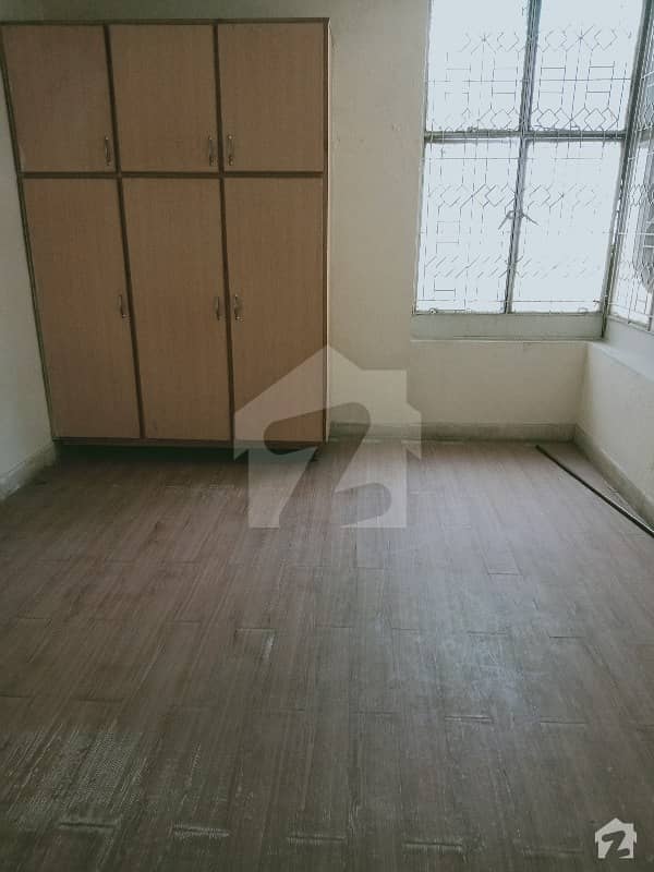 Model Town Lower Portion Sized 4500  Square Feet For Rent