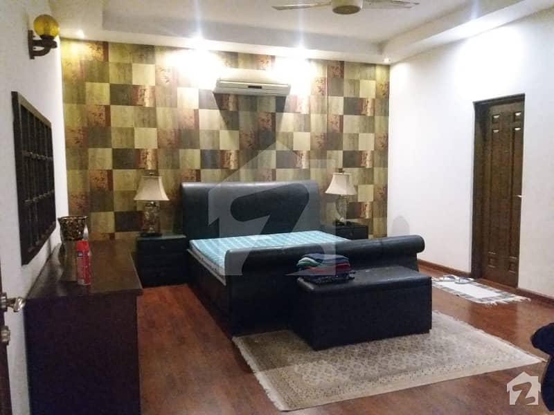 Dha 2 Kanal 5 Year Old Slightly Used Bungalow With Swimming Pool