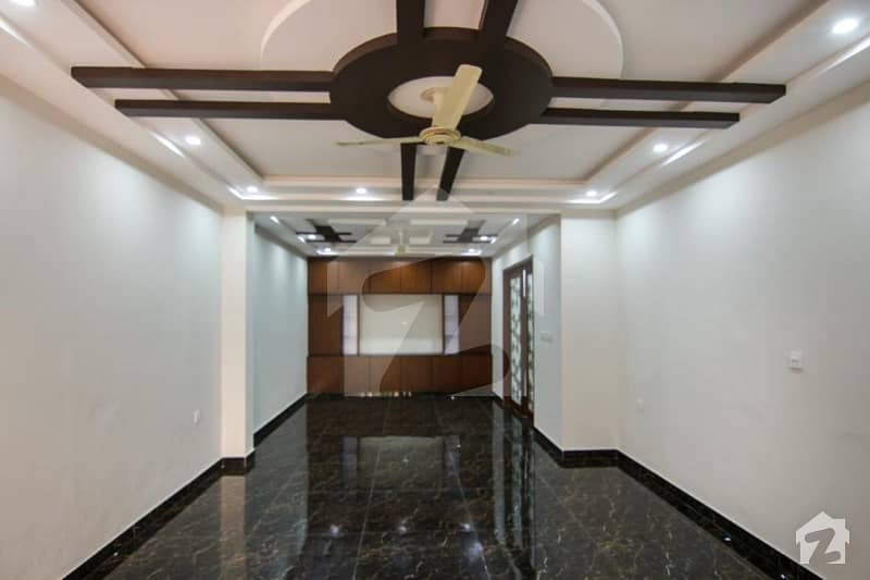 Model Town G Block 1 Kanal Beautiful House 6 Bed Drawing Dining TV Lounge Kitchen Store Servant Quarter