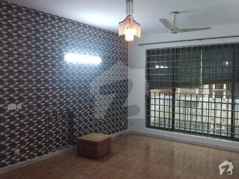 1 Kanal Upper Portion For Rent Near Emporium Mall