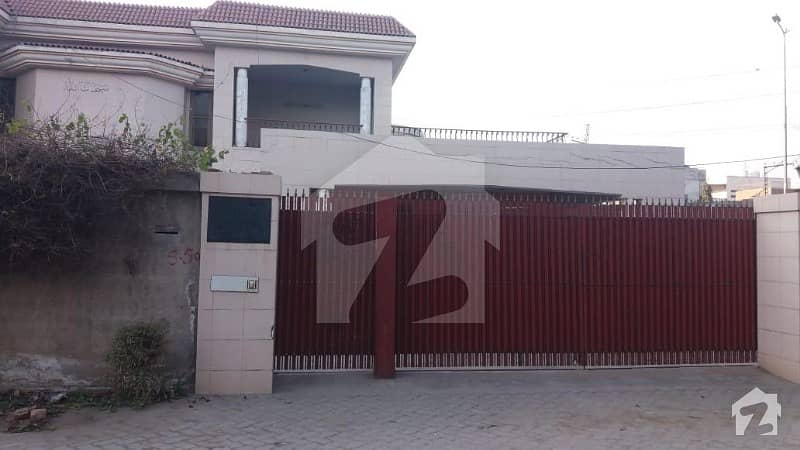 عبدالستار ایدھی روڈ لاہور میں 5 کمروں کا 2.25 کنال مکان 8 کروڑ میں برائے فروخت۔