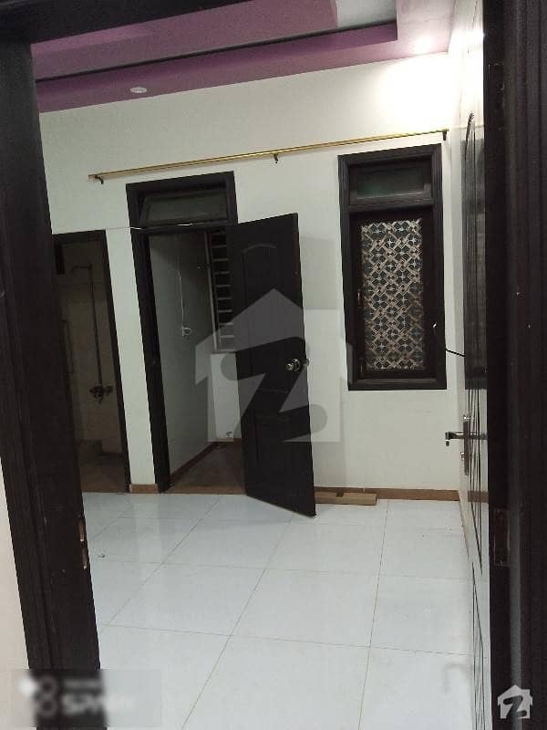 ناظم آباد - بلاک 1 ناظم آباد کراچی میں 2 کمروں کا 2 مرلہ بالائی پورشن 22 ہزار میں کرایہ پر دستیاب ہے۔