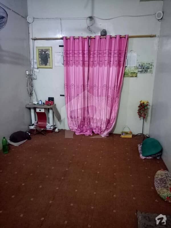 Flat Of 405  Square Feet In Liaquatabad For Urgent Sale