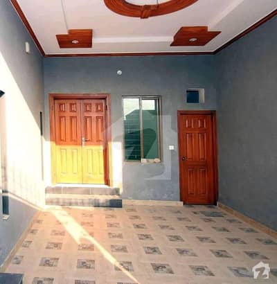 شالیمار کالونی ملتان میں 3 کمروں کا 5 مرلہ مکان 35 ہزار میں کرایہ پر دستیاب ہے۔
