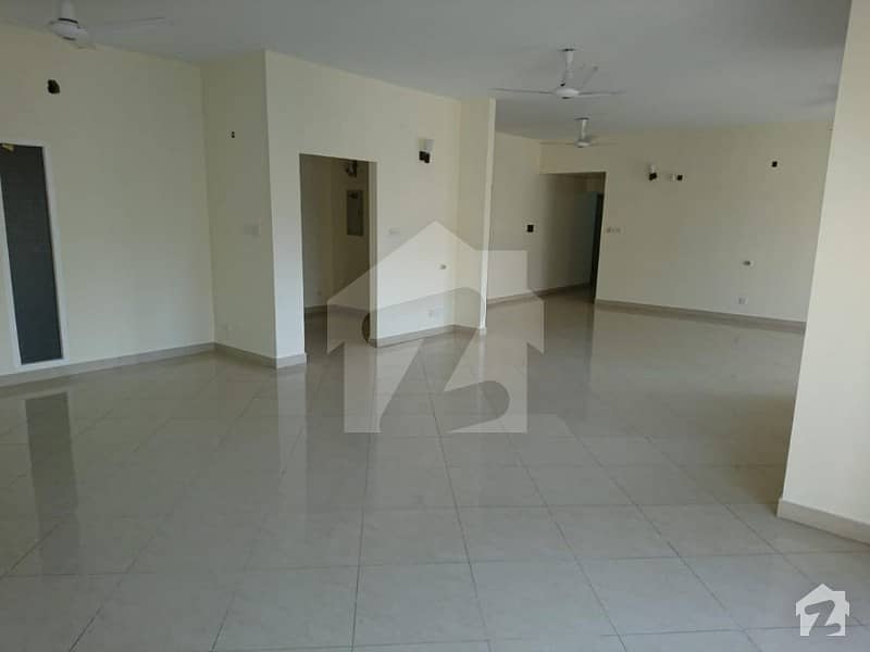 3518 Square Feet Apartment Is Available For Rent