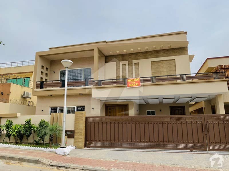 1 Kanal  Outclass 7 Bedrooms Double Unit House For Sale