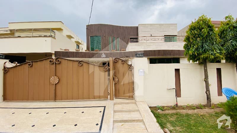 1 Kanal Well Maintain Bungalow For Sale In DHA Lahore