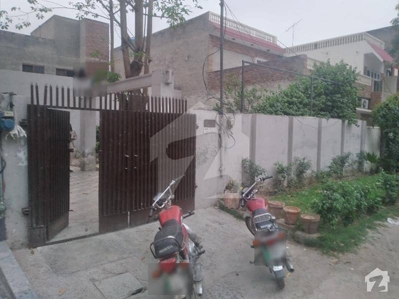 Township sector C-1 - Near Umar Chowk Market Township sector C-1 - Near Umar Chowk Market