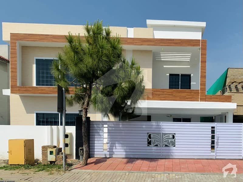 بحریہ ٹاؤن فیز 4 بحریہ ٹاؤن راولپنڈی راولپنڈی میں 5 کمروں کا 1 کنال مکان 6 کروڑ میں برائے فروخت۔