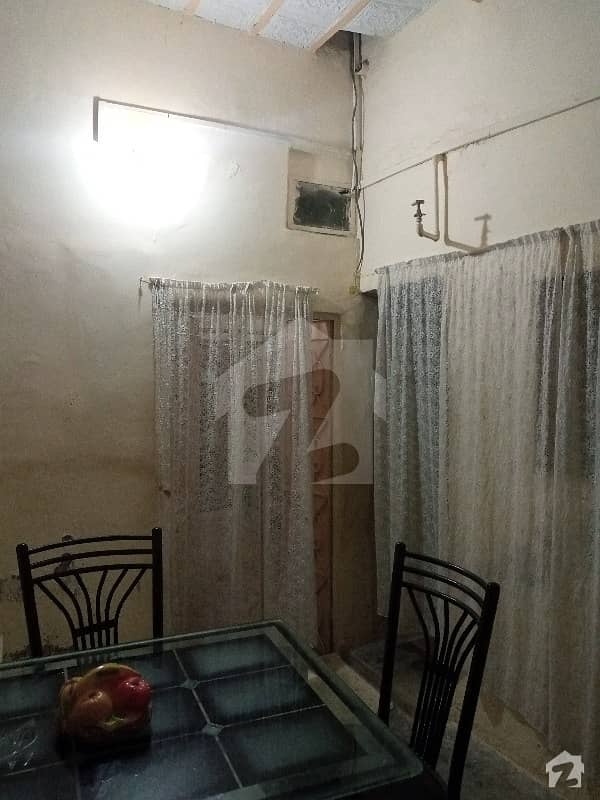 شانتی نگر گلشنِ اقبال ٹاؤن کراچی میں 2 کمروں کا 2 مرلہ مکان 30 لاکھ میں برائے فروخت۔