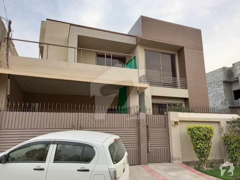 10 Marla Modern House For Sale