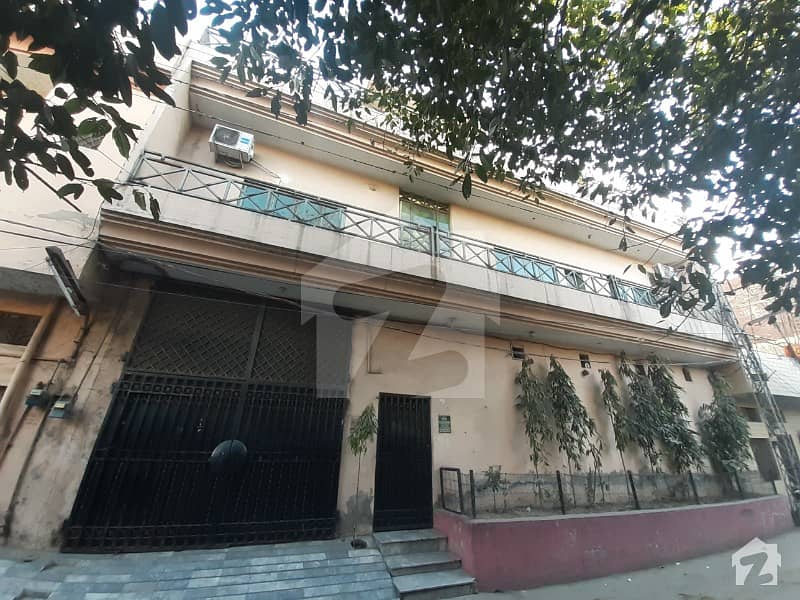 محمود بوٹی لاہور میں 6 کمروں کا 10 مرلہ مکان 1.1 کروڑ میں برائے فروخت۔