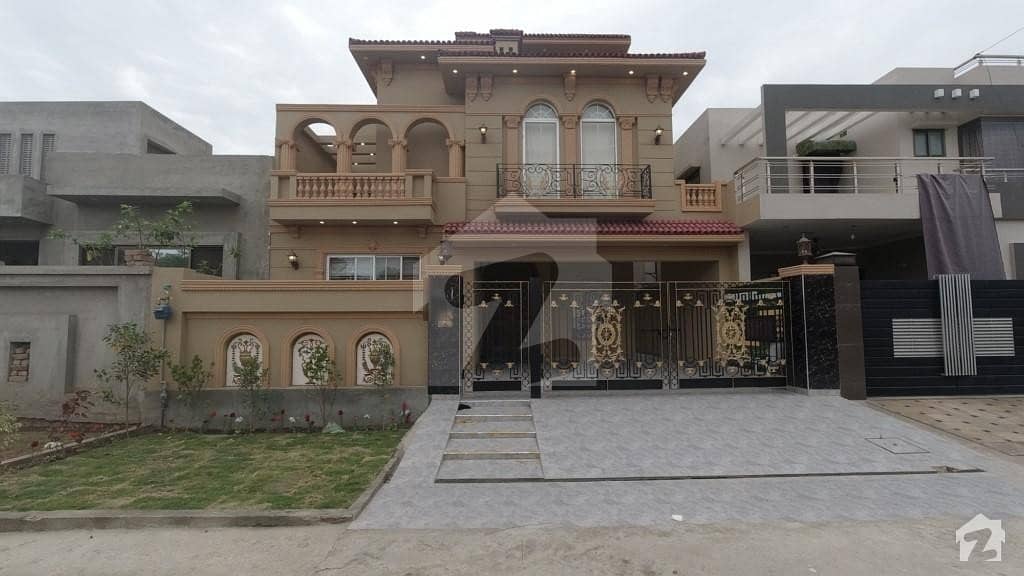 فارمانئیٹس ہاؤسنگ سکیم لاہور میں 6 کمروں کا 10 مرلہ مکان 2.45 کروڑ میں برائے فروخت۔