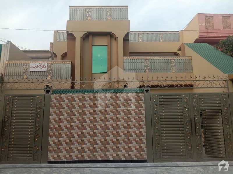 Buy A Centrally Located 10 Marla House In Hayatabad