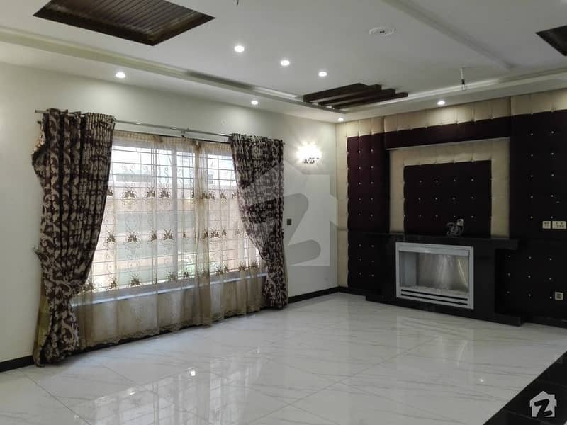 او پی ایف ہاؤسنگ سکیم - بلاک ڈی او پی ایف ہاؤسنگ سکیم لاہور میں 5 کمروں کا 1 کنال مکان 4.5 کروڑ میں برائے فروخت۔