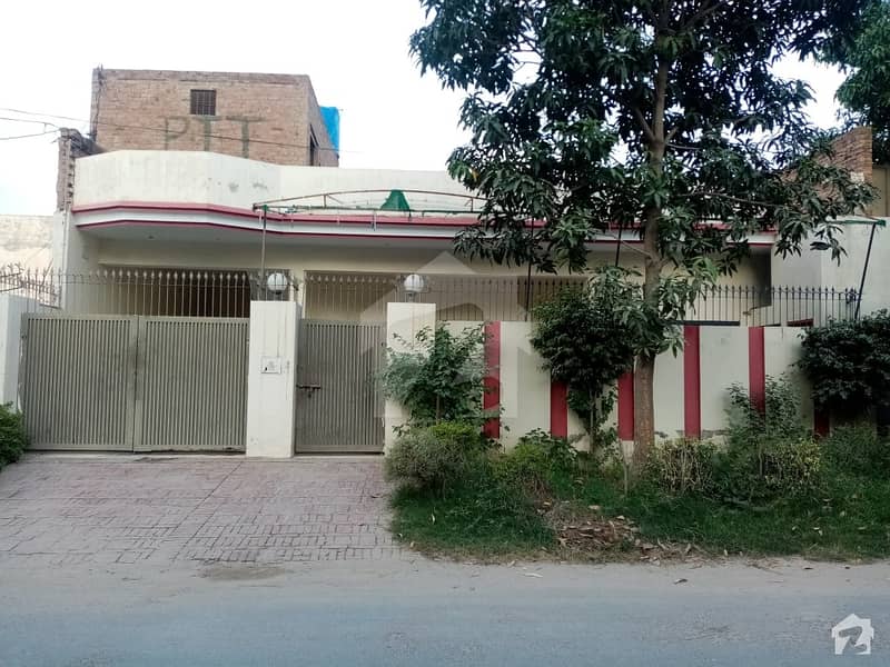 10 Marla House available for sale in Farid Town, Sahiwal