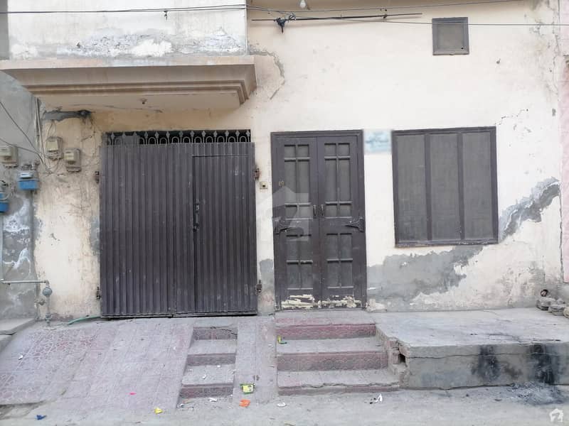 In Johar Colony House Sized 3 Marla For Sale
