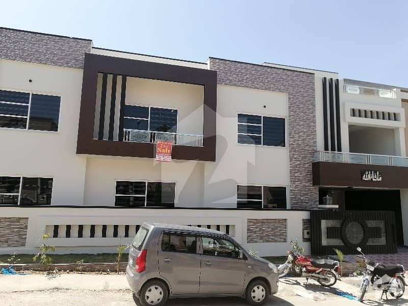میڈیا ٹاؤن راولپنڈی میں 6 کمروں کا 12 مرلہ مکان 3.4 کروڑ میں برائے فروخت۔