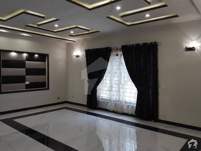 او پی ایف ہاؤسنگ سکیم - بلاک ڈی او پی ایف ہاؤسنگ سکیم لاہور میں 5 کمروں کا 1 کنال مکان 4.5 کروڑ میں برائے فروخت۔