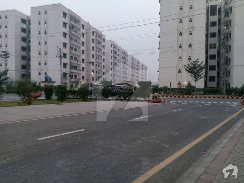 Central Location 10 Marla 3 Bed 6th Floor Flat For Sale In Askari 11 Lahore With Gas