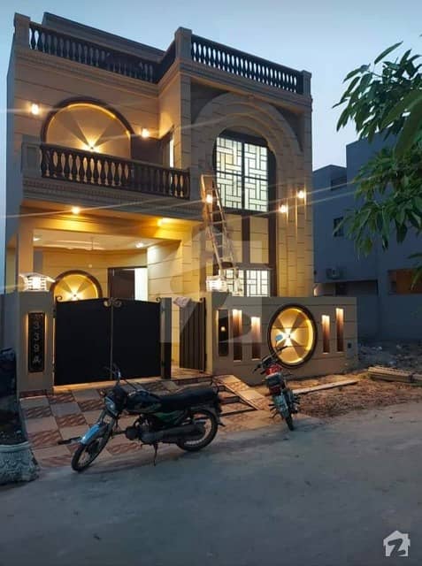 ڈی ایچ اے 9 ٹاؤن ۔ بلاک اے ڈی ایچ اے 9 ٹاؤن ڈیفنس (ڈی ایچ اے) لاہور میں 3 کمروں کا 5 مرلہ مکان 1.6 کروڑ میں برائے فروخت۔