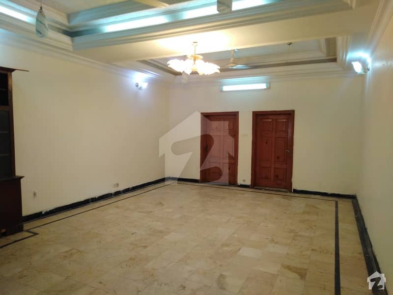 10 Marla House In Central Hayatabad For Sale