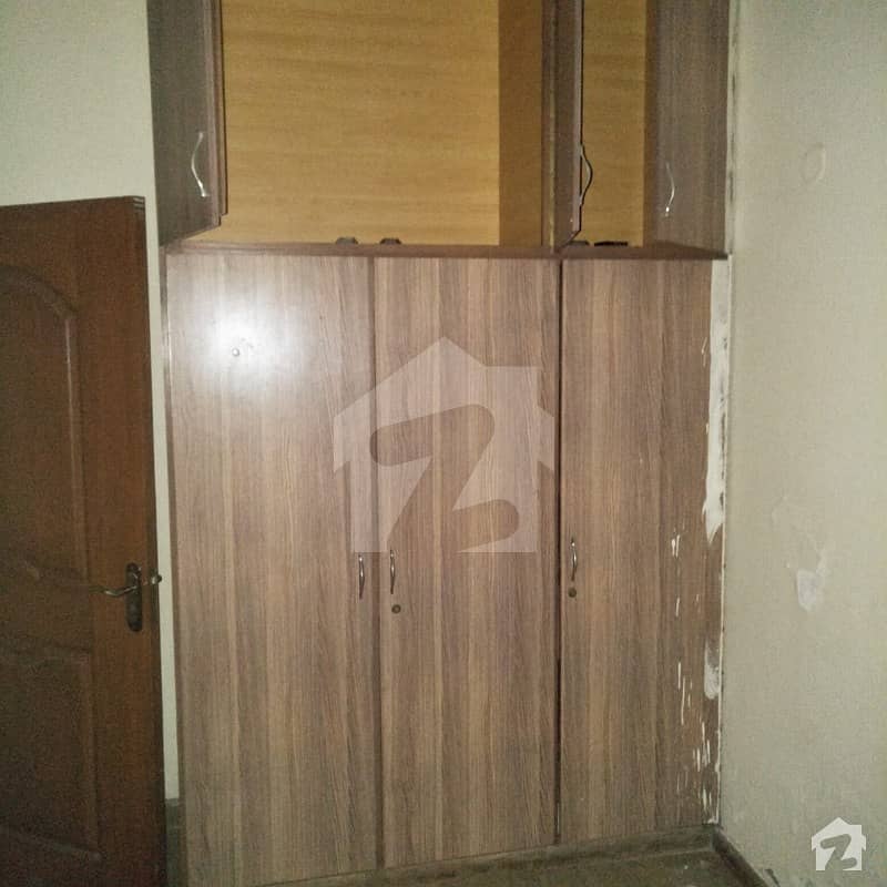 مدینہ ہومز لاہور میں 5 کمروں کا 5 مرلہ مکان 35 ہزار میں کرایہ پر دستیاب ہے۔