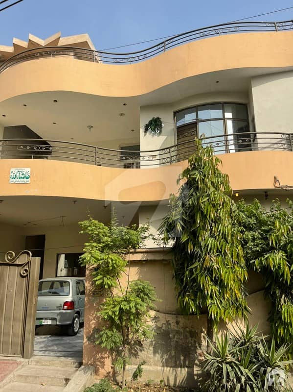 Straight Line 10 Marla 4 Bedroom Old Bungalow For Sale Ali View Park Lahore