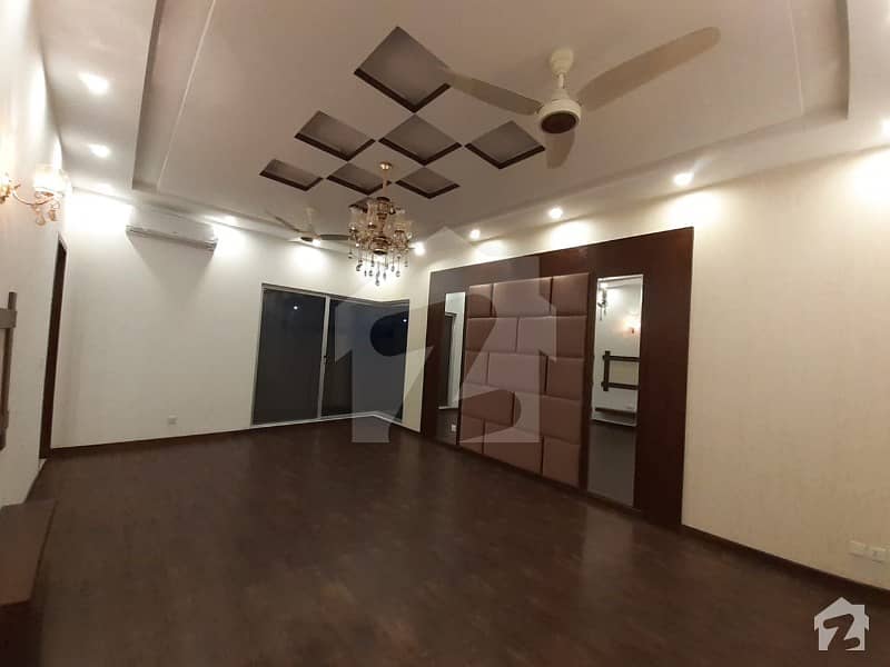1 KANAL FULL HOUSE FURNISHED OUTCLASS LOCATED DHA PHASE 6 LAHORE