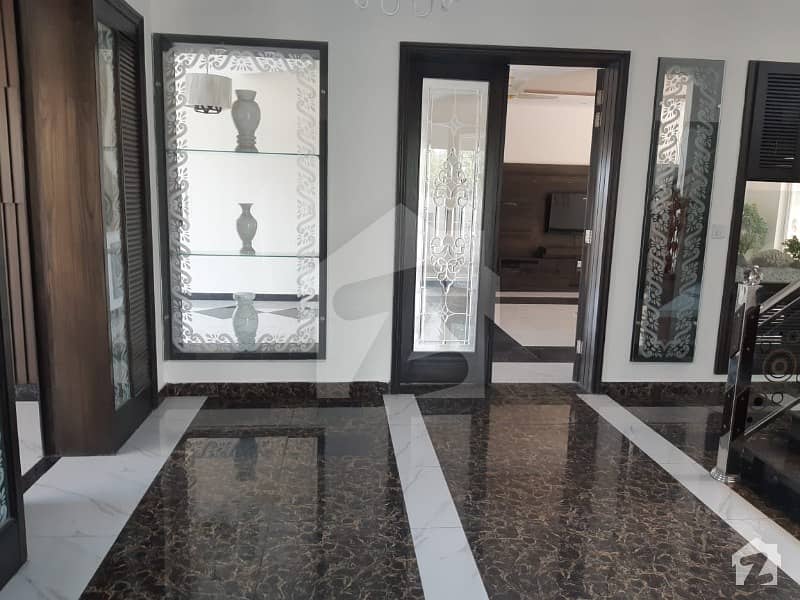 1 KANAL FULL HOUSE FURNISHED OUTCLASS LOCATED DHA PHASE 4 LAHORE