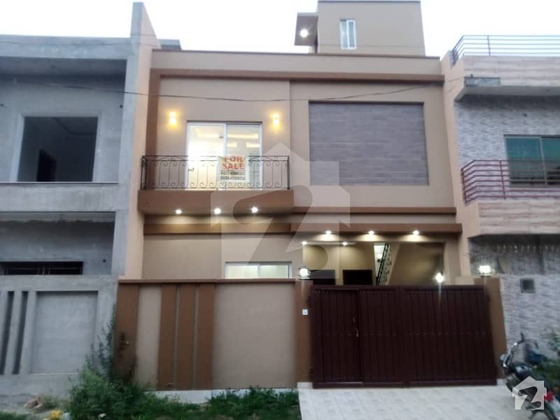 فارمانئیٹس ہاؤسنگ سکیم لاہور میں 3 کمروں کا 5 مرلہ مکان 1.3 کروڑ میں برائے فروخت۔