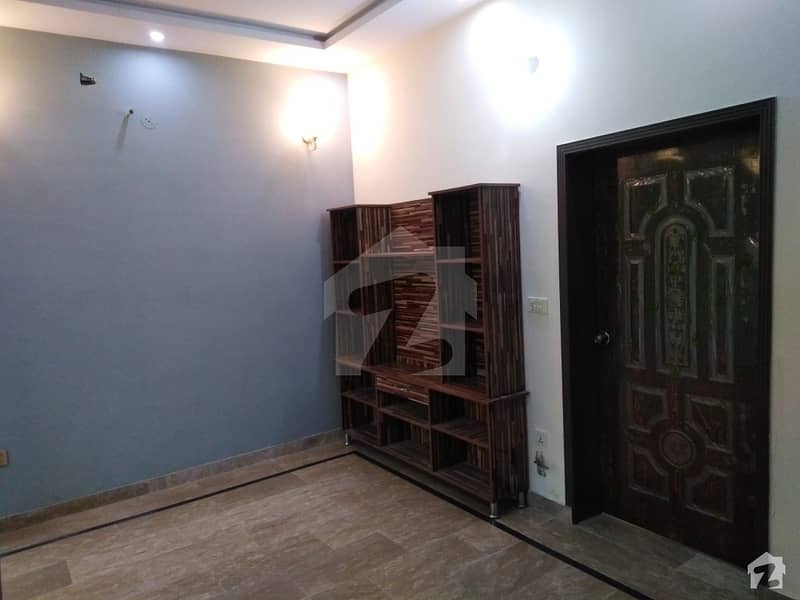 In Kacha Jail Road Upper Portion For Rent Sized 6 Marla