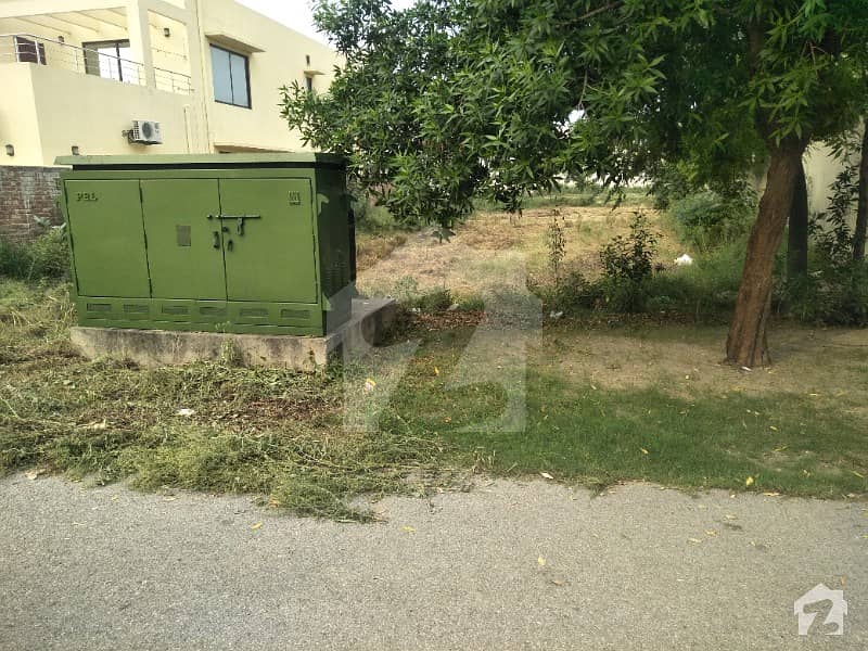 Facing Commercial 1 Kanal Plot No 16 For Sale Block B