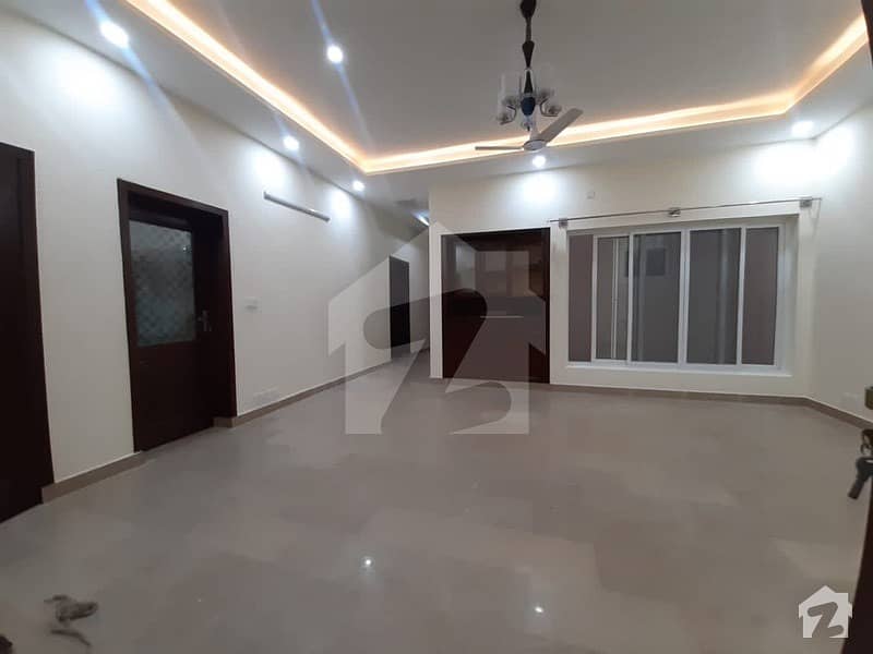 2700  Square Feet House In G-10 Is Available