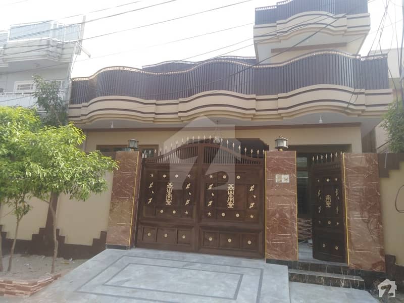 In Hayatabad House Sized 10 Marla For Sale