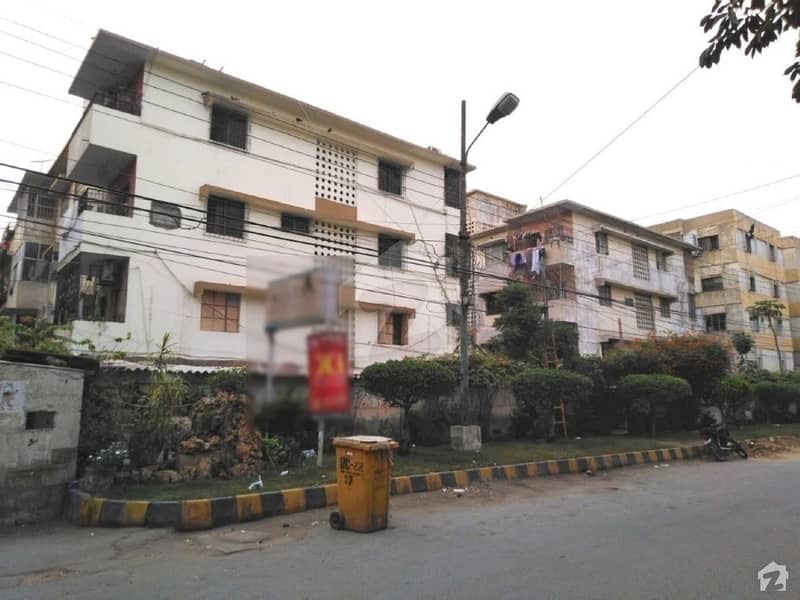 In Gulshan-E-Iqbal Town Flat For Sale Sized 1200 Square Feet