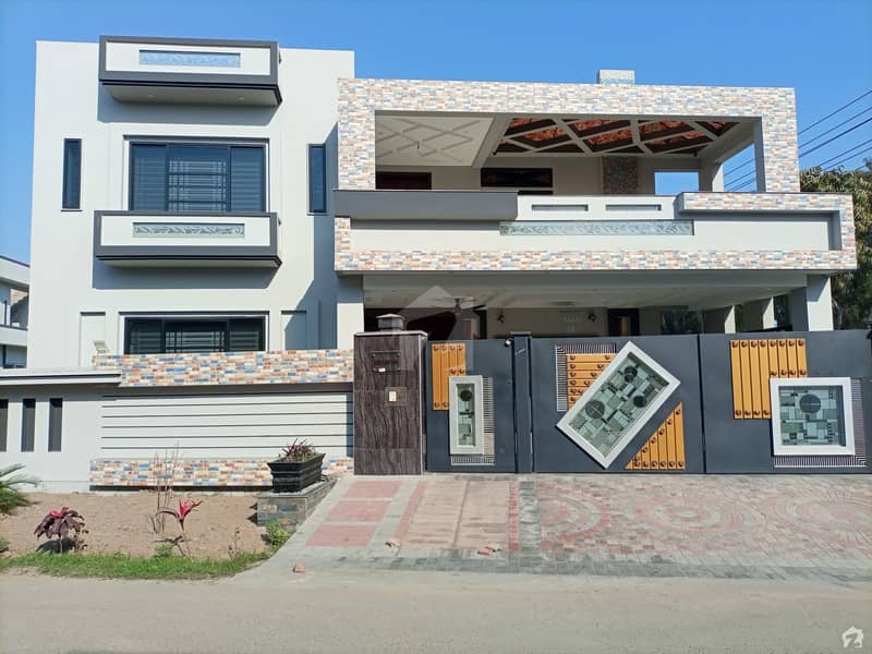 House For Sale Is Readily Available In Prime Location Of DC Colony House For Sale Is Readily Available In Prime Location Of DC Colony