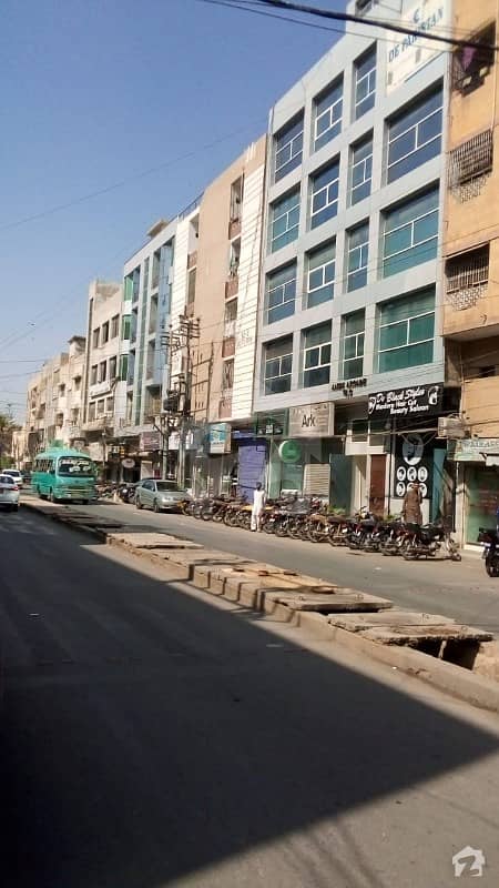 کلفٹن ۔ بلاک 4 کلفٹن کراچی میں 3 کمروں کا 8 مرلہ فلیٹ 1.9 کروڑ میں برائے فروخت۔