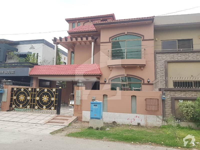 10 Marla Luxury Bungalow For Sale At Prime Location