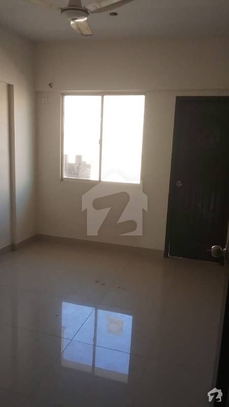 ڈی ایچ اے فیز 2 ڈی ایچ اے کراچی میں 3 کمروں کا 5 مرلہ فلیٹ 1.05 کروڑ میں برائے فروخت۔